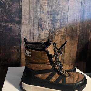 SOREL Youth Whitney II Short Lace Waterproof Boots - Elk, Black (7)